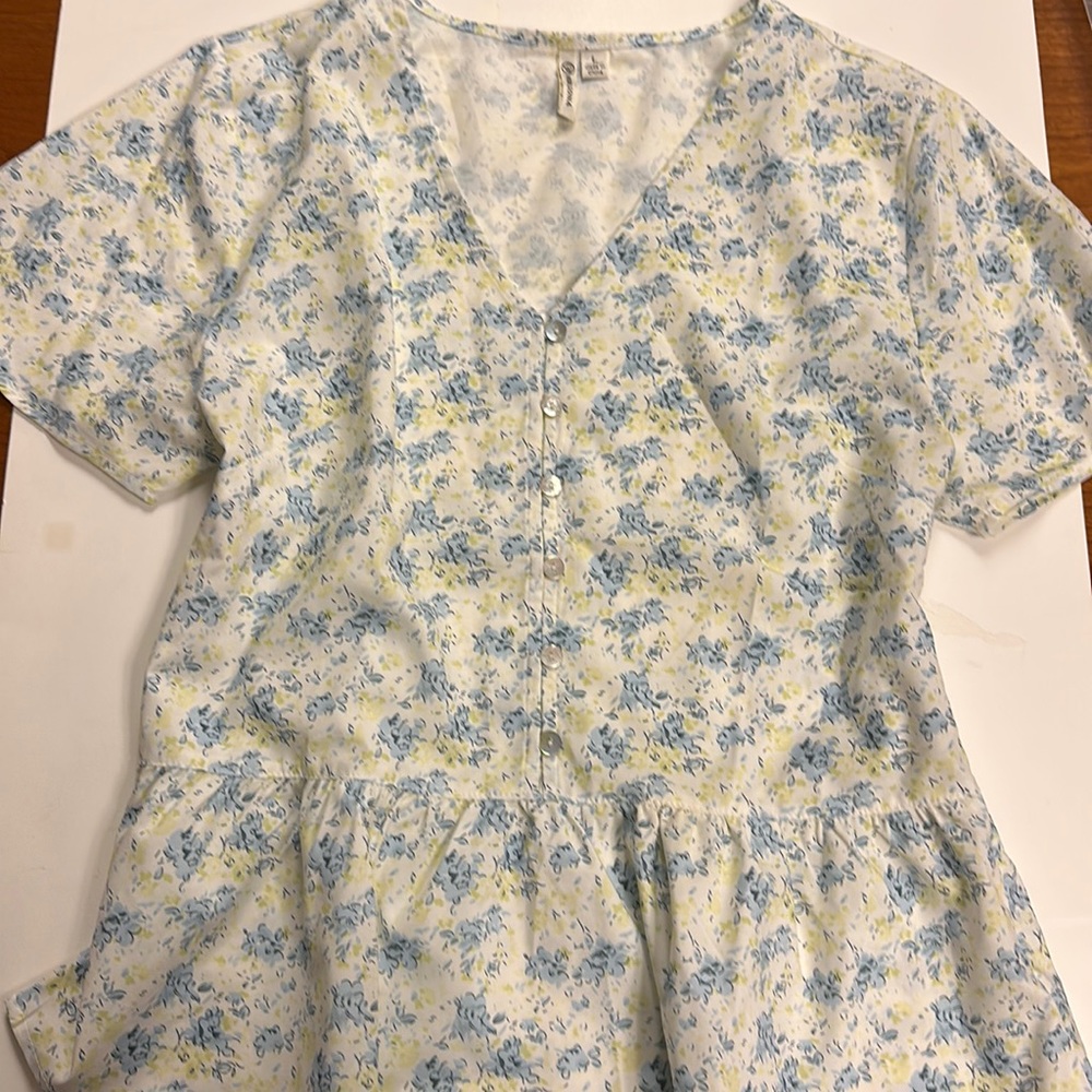 Versona blue floral peplum top. Size L